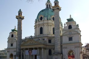 Blick in die Wiener Karlskirche