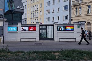 MuTh – Neue Außendisplays